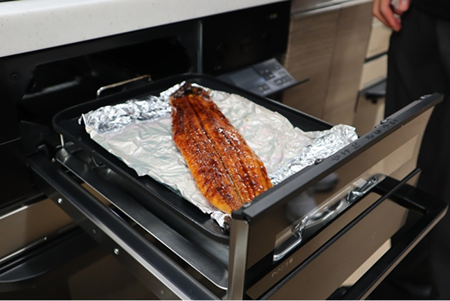 魚焼きグリルで焼いたうなぎ